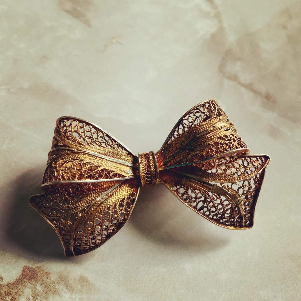 Gold and silver bow brooch
